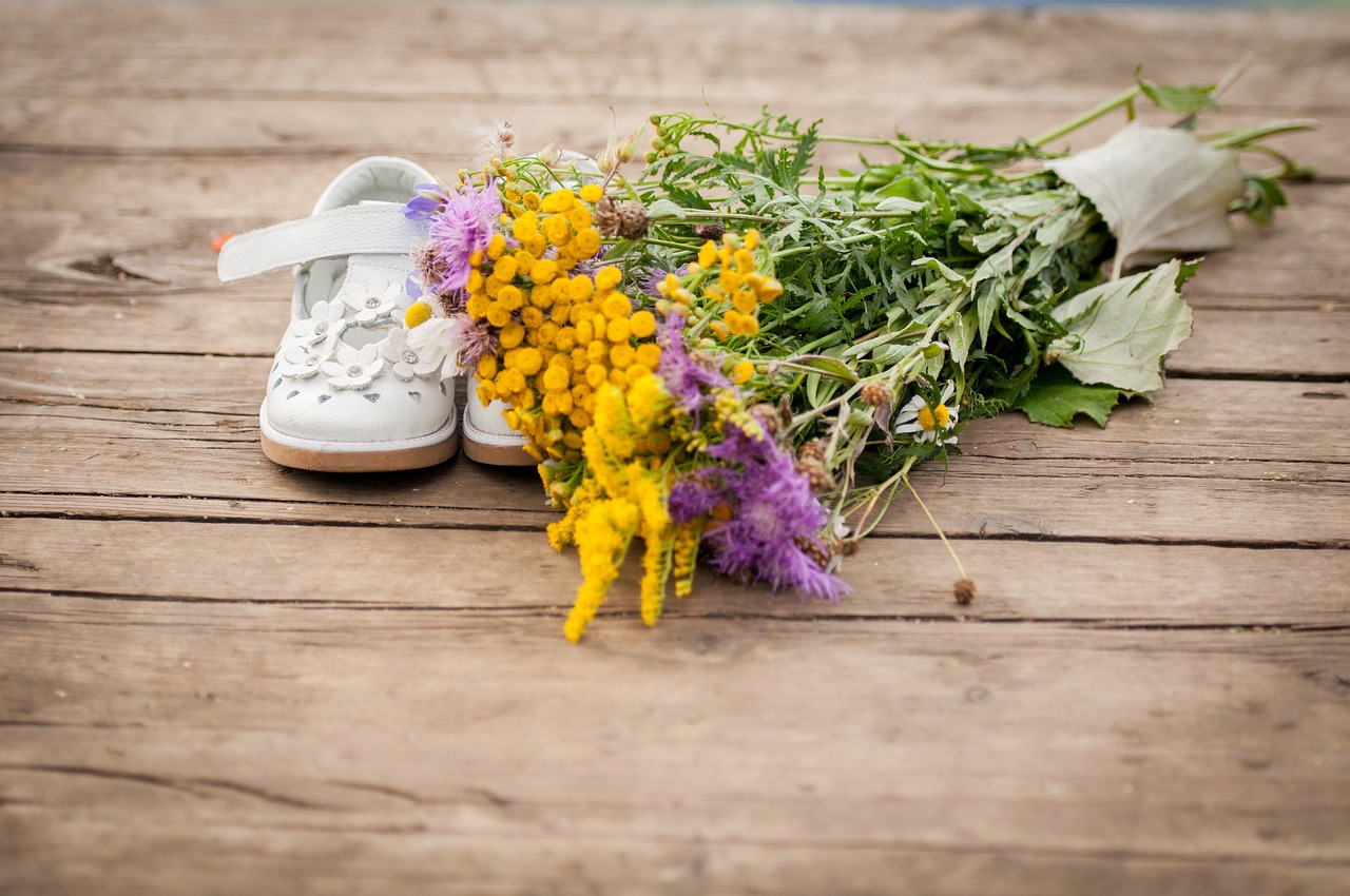 How to Arrange a Stunningly Simple Flower Bouquet